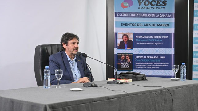 el historiador felipe pigna inauguro el ciclo de charlas voces bonaerenses