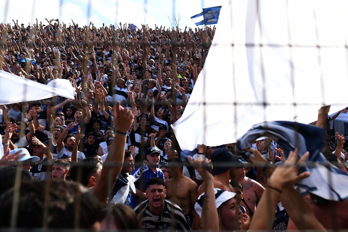 Hinchada Gimnasia (4).jpg