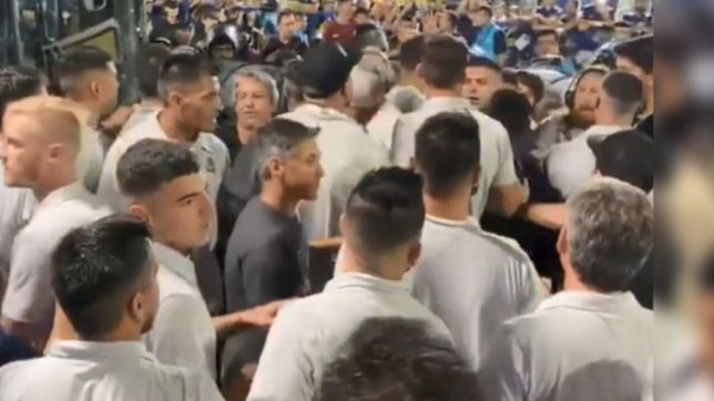 video: brutal ataque de la policia con gas pimienta al plantel de gimnasia, dirigentes y periodistas