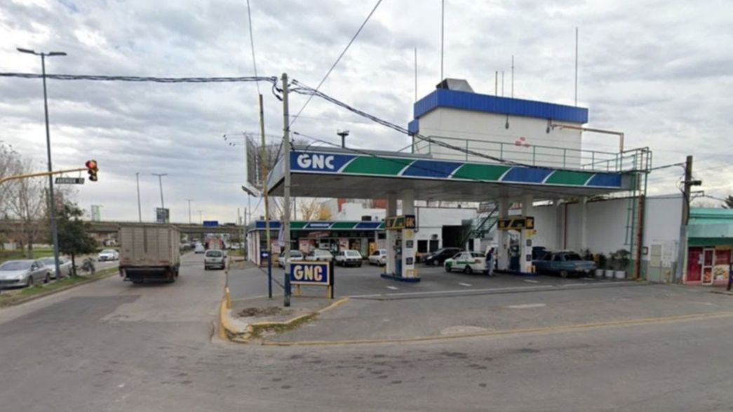Tensión en Tolosa: asaltó una estación de servicio y amenazó a un empleado y un cliente