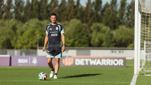 scaloni empieza a darle forma al equipo pensando en el mundial