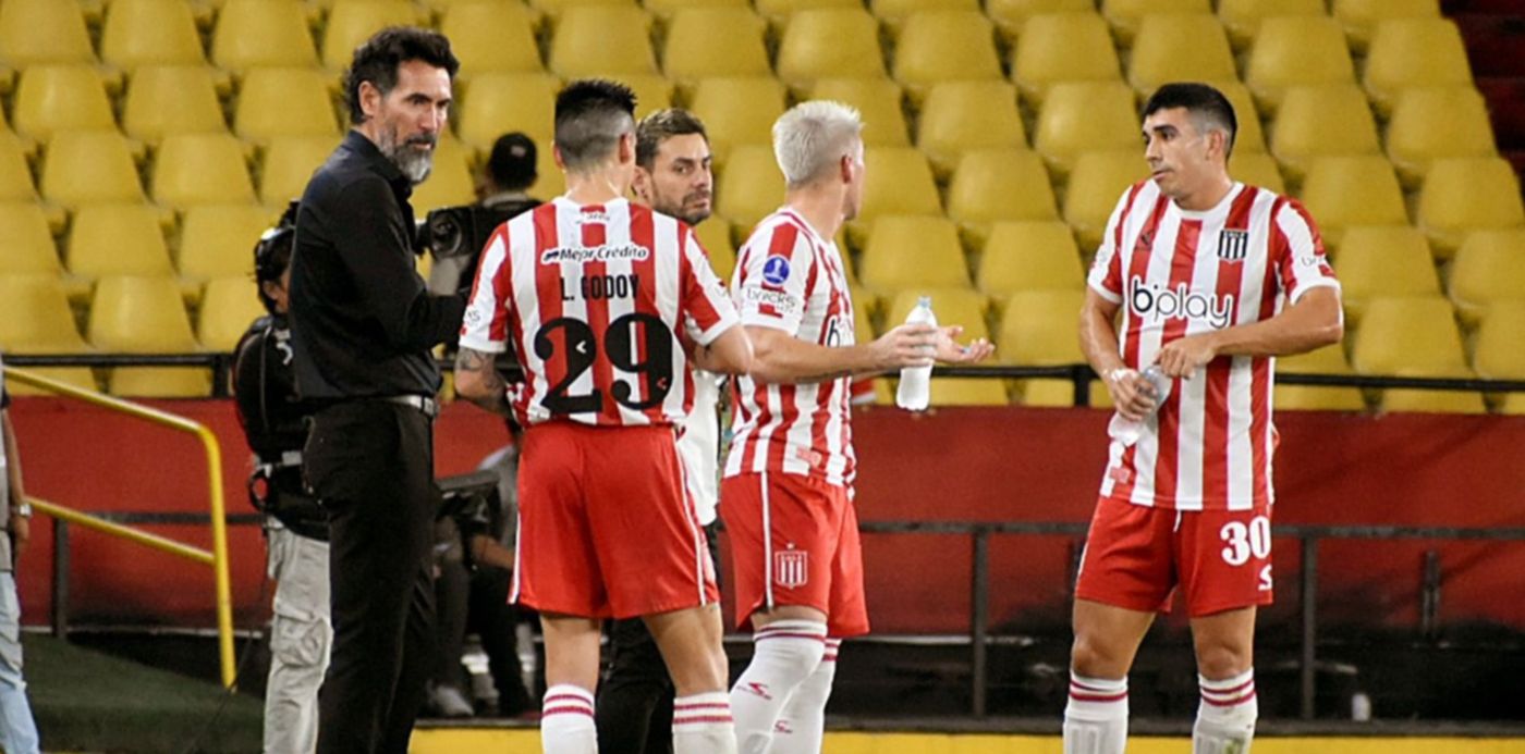 Estudiantes vs Barcelona de Ecuador