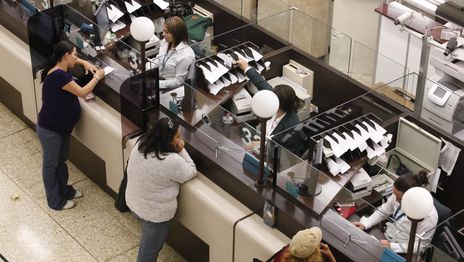 Los trabajadores bancarios retomaron las paritarias y acordaron un salario inicial de casi $2 millones Los trabajadores bancarios retomaron las paritarias y acordaron un salario inicial de casi $2 millones