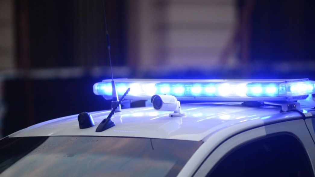 Iba en moto, eludió un control, lo persiguieron y terminó mordiendo a un policía