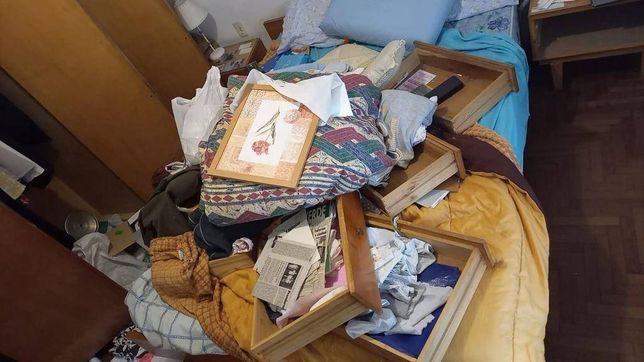 tres ladrones desvalijaron la casa de una jubilada de 90 anos con ella adentro