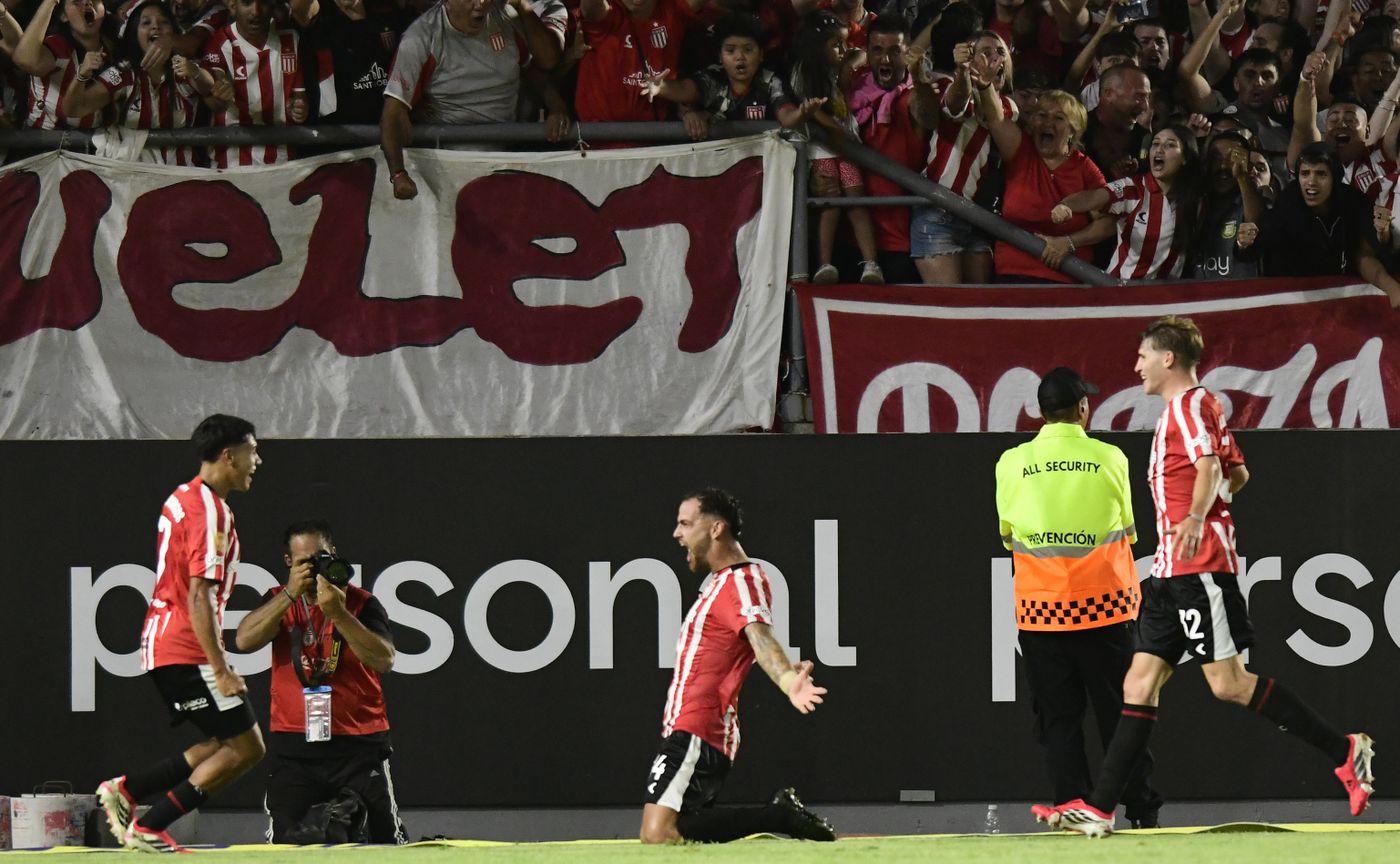 Estudiantes Boca Gonzalez Pirez festejo gol