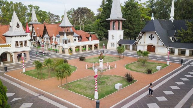 ya estan, estos son: eligieron las cinco parejas platenses que se casaran en la republica de los ninos