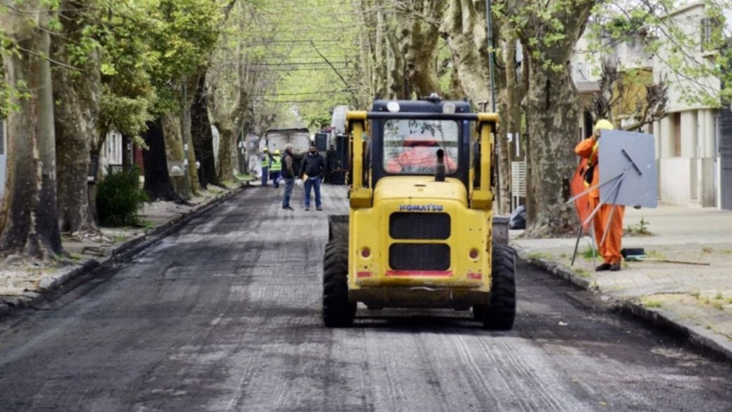 Avanza el asfaltado de los adoquines y reducirán la calzada en Plaza Rocha