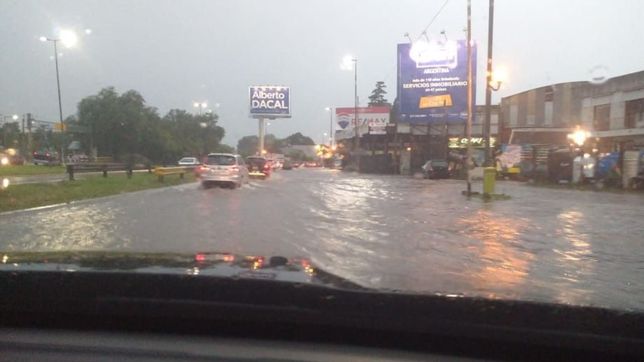 las fotos que mandaron los lectores en medio del temporal en la plata