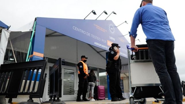 el gobierno abre las fronteras y dejara entrar a turistas uruguayos y chilenos