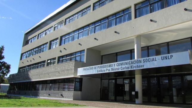 la facultad de periodismo de la unlp confirmo la vuelta a las aulas de manera optativa