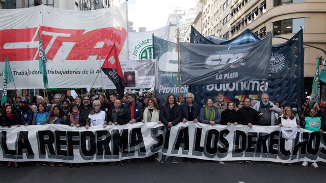 las dos cta convocaron a un paro nacional y varias movilizaciones en rechazo a la reforma laboral