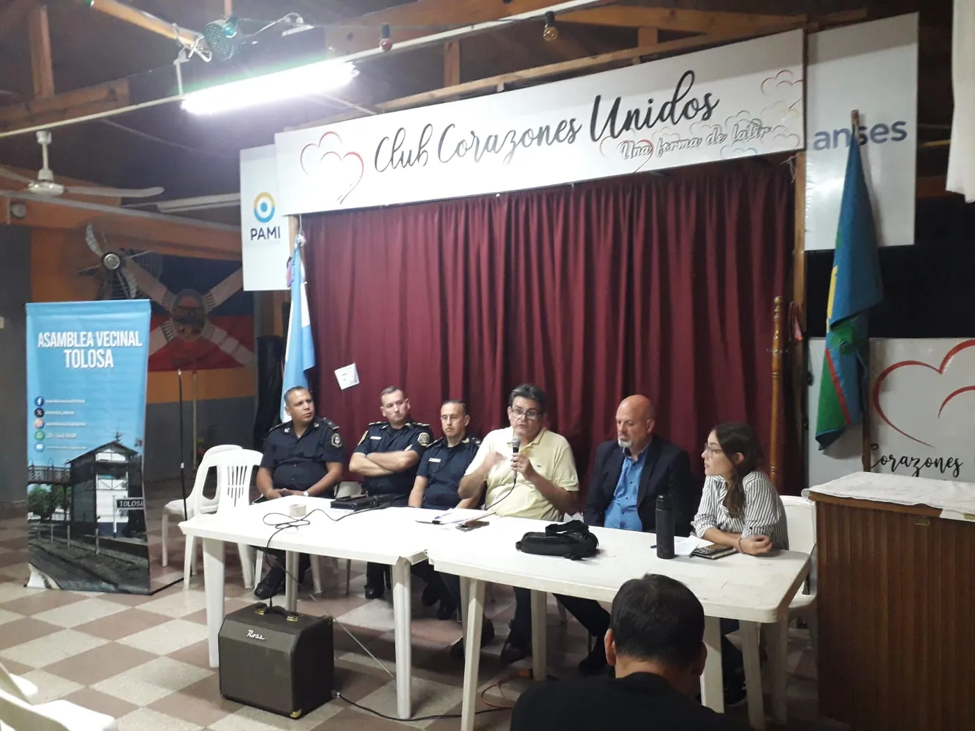 La reunión de fines de marzo entre vecinos de Tolosa con funcionarios municipales y provinciales