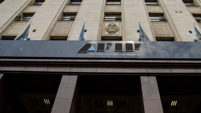 dolar turista: afip aumento 10% el recargo para las compras en el exterior