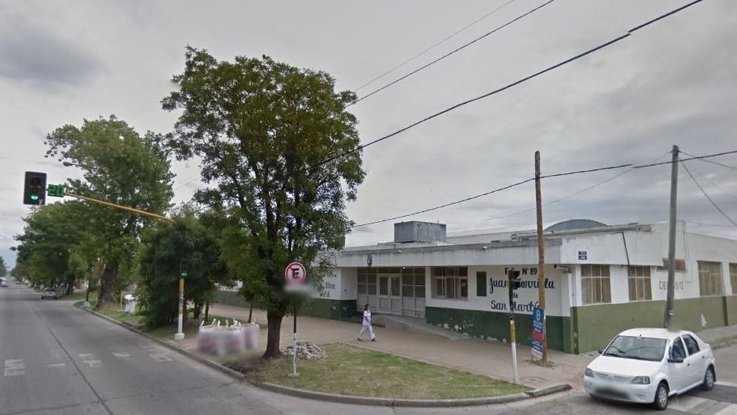Descubrió que su hijo había llamado al 911 para amenazar de bomba al colegio y lo entregó