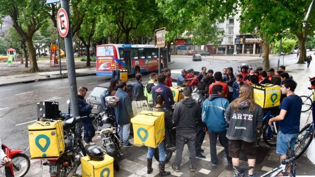 arde glovo: cadetes platenses piden mas seguridad y cortaran 7 y 50