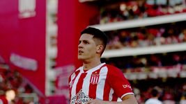 estudiantes anuncio la nueva camiseta para el 2025: ¿cuanto costara y donde adquirirla?