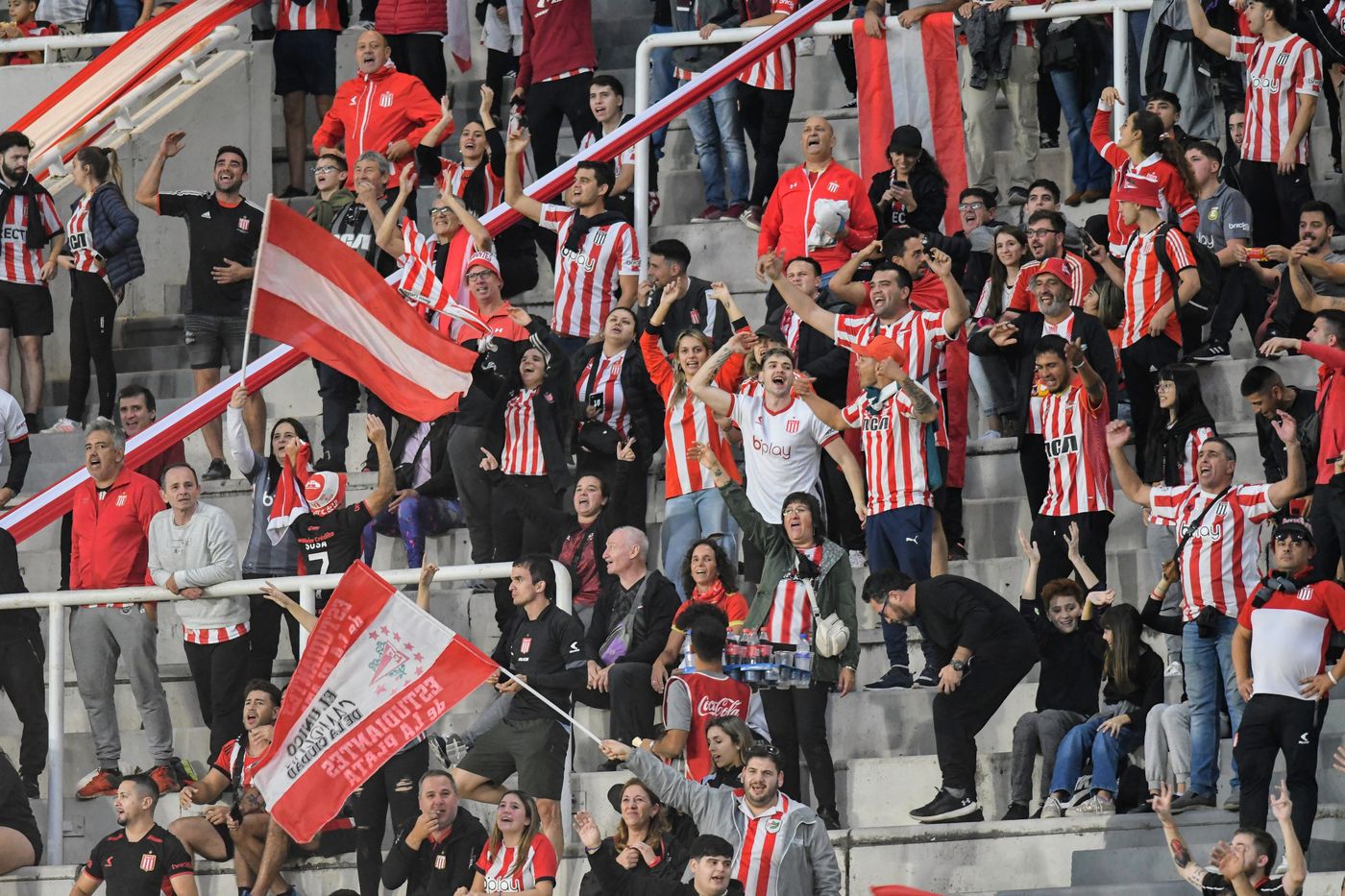 Estudiantes gente.JPG