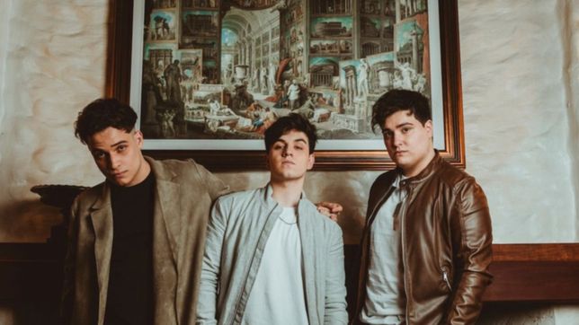 the fam presenta juego a discrecion, su disco debut