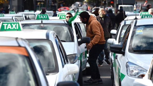 un dirigente de los taxistas de la plata sorprendio firmando como candidato de garro
