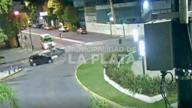 video: insolito choque en la plata en plena cuarentena