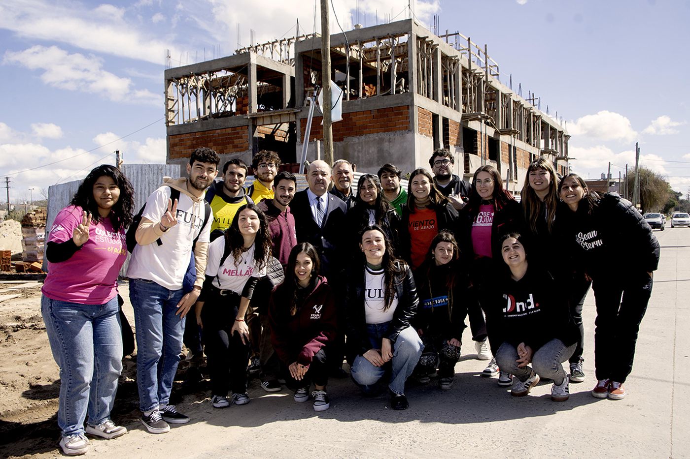 Agrupaciones estudiantiles y autoridades de la UNLP recorrieron las obras del Barrio Estudiantil en Berisso