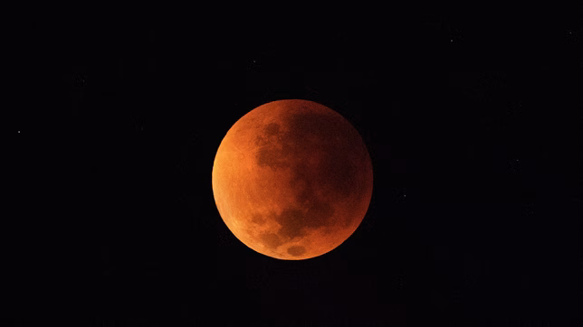 llega el primer eclipse lunar del ano: ¿cuando y desde donde se podra ver?