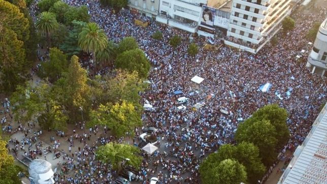 las impactantes imagenes aereas de los festejos en pleno centro de la plata