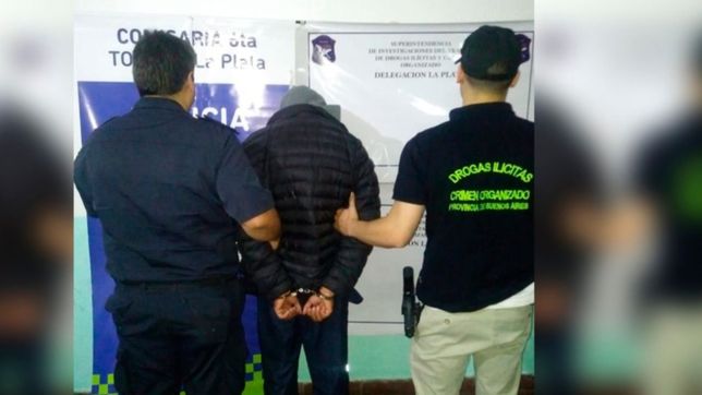 lo investigaban por vender droga, lo persiguieron de ringuelet hasta el centro de la plata y lo detuvieron