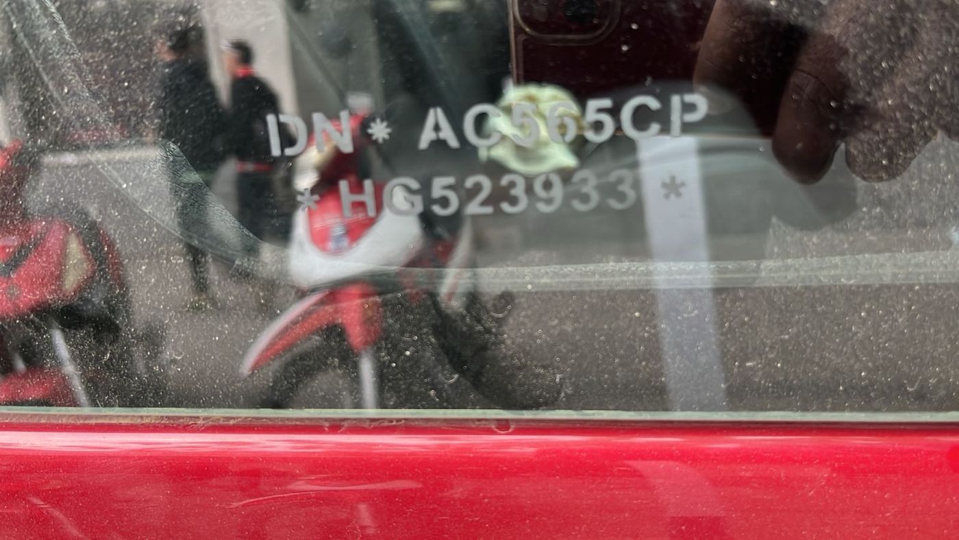 El Número de Identificación Vehicular grabado en un cristal fue clave para descubrir el robo.