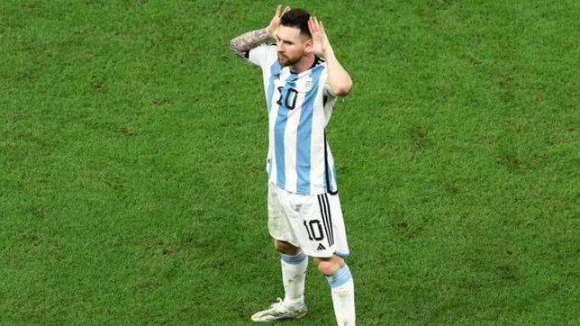 a lo riquelme, el festejo de lionel messi que no se vio en la transmision