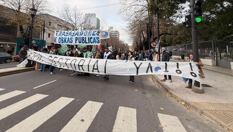 Trabajadores de Infraestructura vuelven a cortar calle 7 y denuncian persecución de Katopodis Trabajadores de Infraestructura vuelven a cortar calle 7 y denuncian persecución de Katopodis