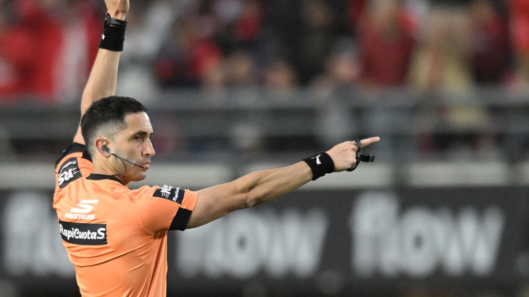 El escandaloso antecedente de Arasa contra Estudiantes, el árbitro que lo dirigirá ante Independiente