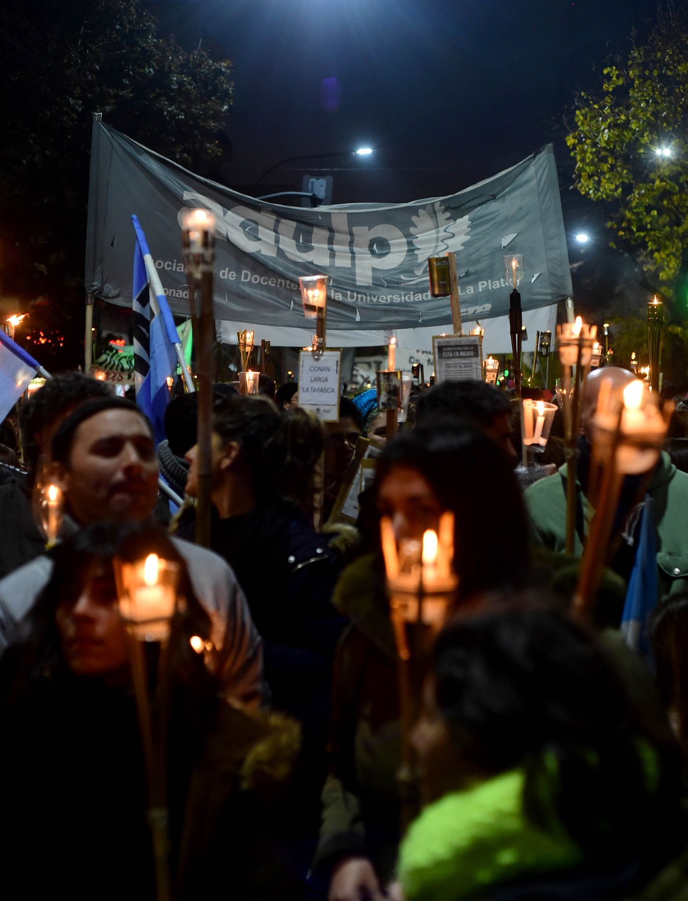 Marcha de antorchas UNLP (13).jpg