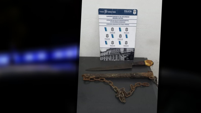 violencia en ensenada: amenazo con una cadena y un cuchillo a su esposa e hija