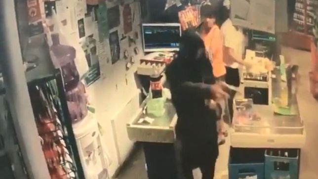 video: asaltaron un supermercado en villa elisa y encanonaron a la cajera embarazada