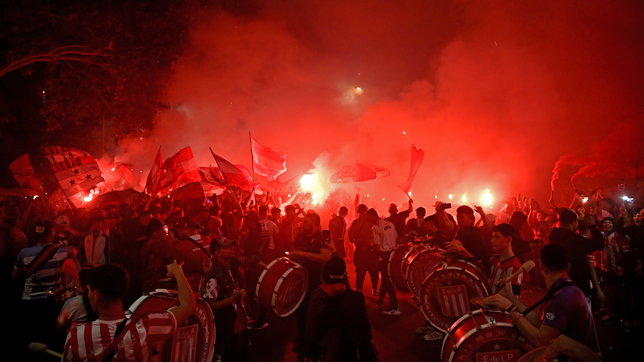 los hinchas de estudiantes anuncian un espectacular recibimiento para el partido de la copa libertadores