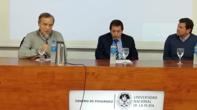 el mago capria y saporitti disertaron en el congreso de ensenanza del derecho