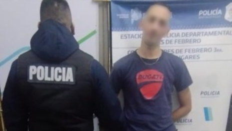El hincha de Gimnasia que robó una cámara en el partido de Copa Argentina fue detenido El hincha de Gimnasia que robó una cámara en el partido de Copa Argentina fue detenido