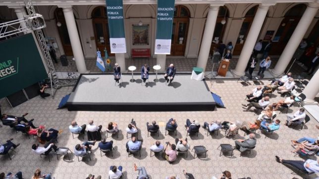 firmaron el convenio para ceder el uso de talleres ferroviarios de la provincia a la unlp