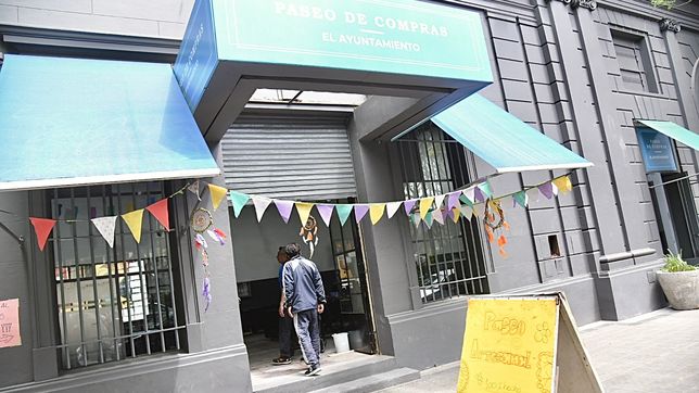 el paseo de compras de el ayuntamiento abre con cartelera cultural propia