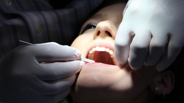 ordenan la detencion del falso odontologo que atendio en city bell durante 14 anos