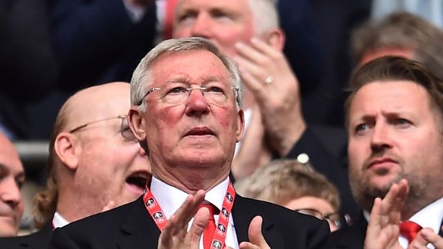 el historico tecnico ingles alex ferguson se recupera de un acv