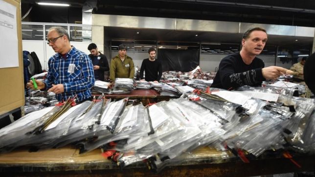 arranca el conteo de votos y en diez dias se sabran los resultados definitivos en la plata