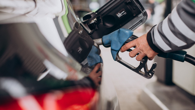 ypf puso en marcha el autodespacho nocturno y con descuentos, pero no se podra aprovechar en la plata