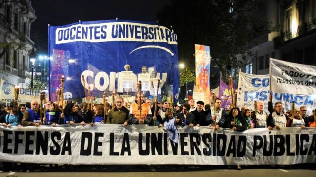 en medio de la crisis, los docentes de la unlp piden adelantar la revision de los salarios