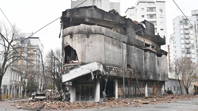 horas decisivas para la demolicion mecanica del deposito de diagonal 77