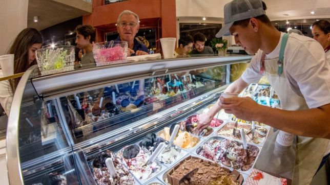la heladeria bailina cumple dos anos y lo festeja con regalos y el estreno de sabores