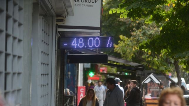 efecto paso: en los bancos online subio el dolar y ya se vende a $48