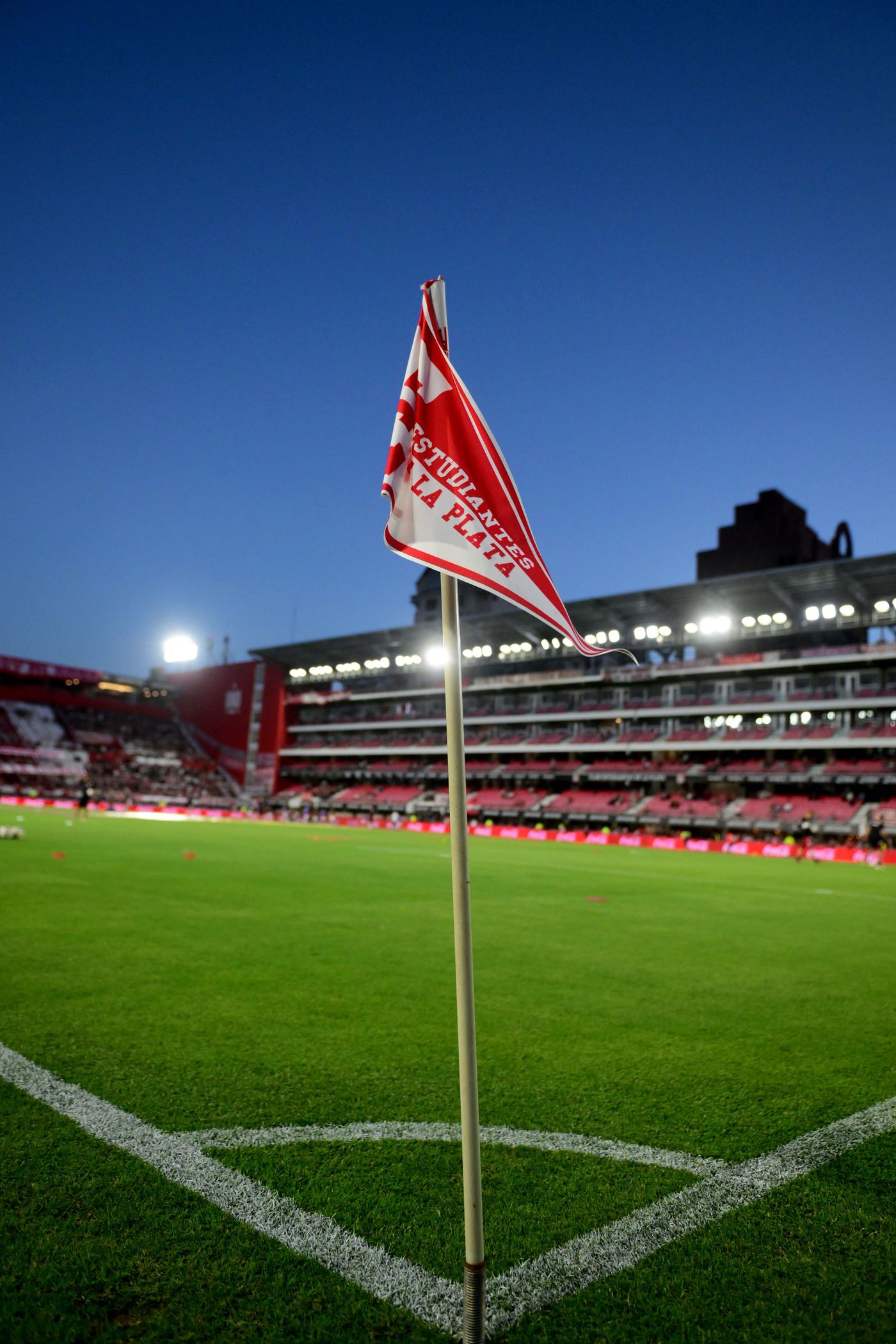Estudiantes UNO Banderín córner
